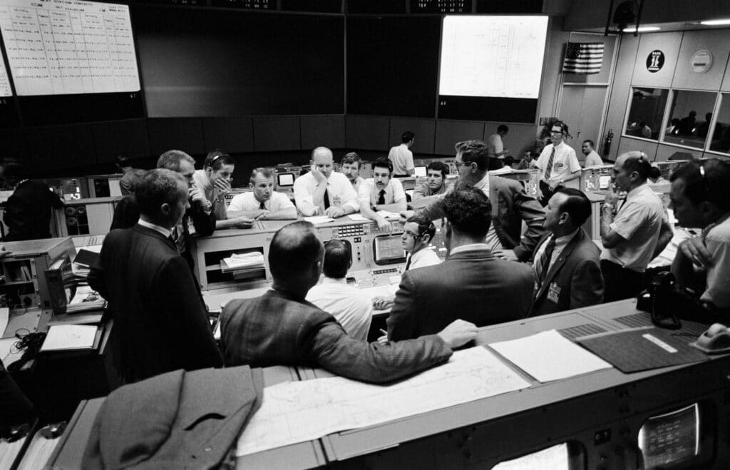 TAKEN - April 15, 1970 - PIA NUMBER S70-35012
Mission Control Center (MCC) View – Apollo 13 Oxygen Cell Failure – MSC